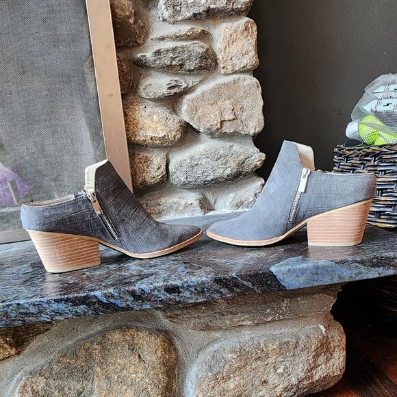 NWT Dolce Vita Gray Suede Zip-Up Slip-In Booties Size 8 - Picture 13 of 15
